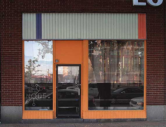 File:FrontWindow BlackReverse.jpg